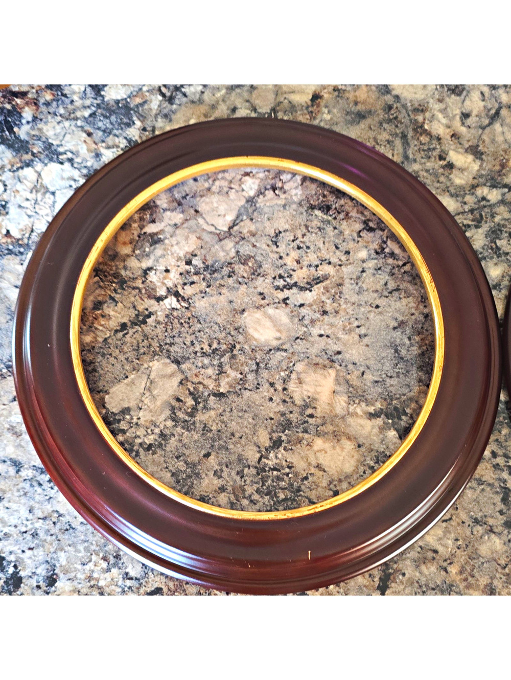 Van Hygan & Smythe CS94 Round Wood Photo Picture Frame Brown/Gold Trim Wall